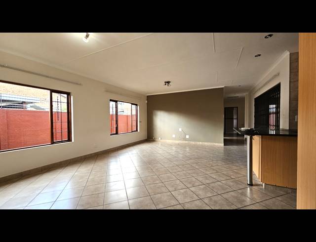 2 BEDROOM HOUSE RENTED IN MORELETA PARK